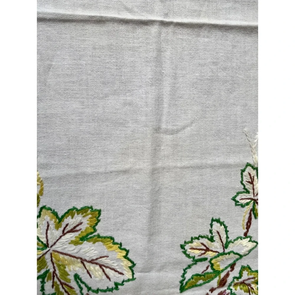 Vintage table runner purple crochet trim embroidered flower leaf motif‎